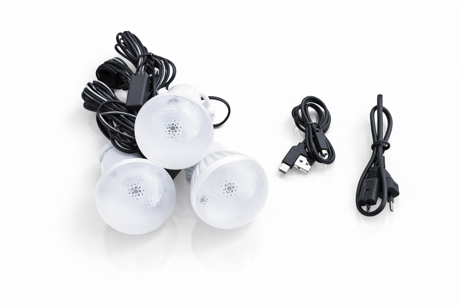 LED_light_bulbs_with_black_cables - umaled